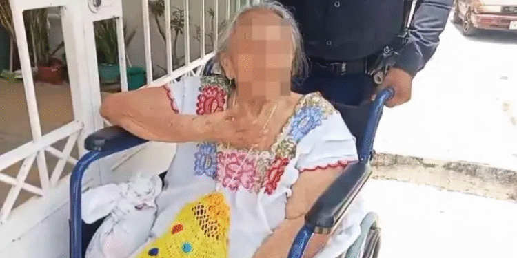 Mujer de 91 años es abandonada por su hija en calles de Mérida