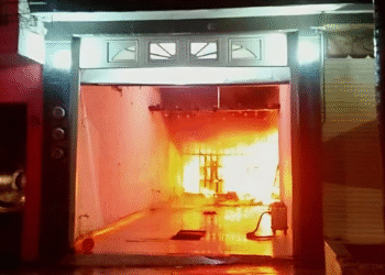 Atacan vivienda de alcaldesa de Queréndaro, Michoacán; incendian su casa