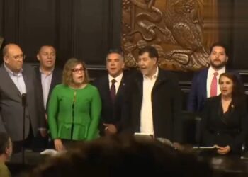 ¿Podrían Alejandro Moreno y Fernández Noroña ser sancionados por su pelea? Esto dice la ley