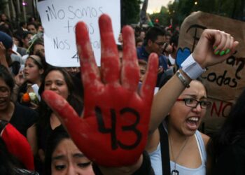 Seguiremos trabajando con familias de los 43 tras renuncia de Vidulfo Rosales: Sheinbaum