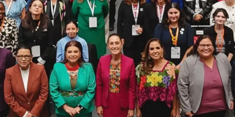 ‘Es tiempo de mujeres en México y en el mundo’, dice Sheinbaum
