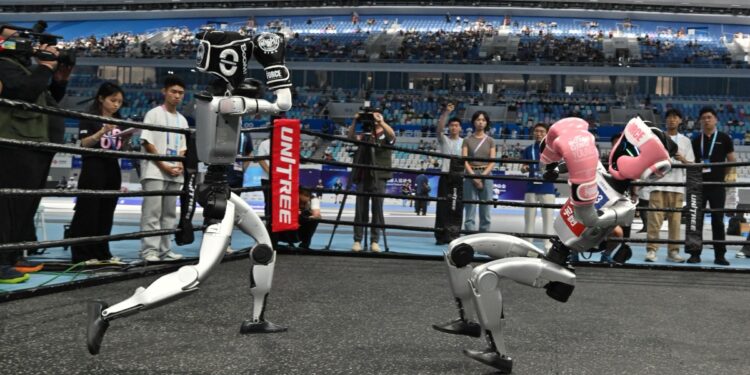 Comienzan “juegos olímpicos” de robots humanoides en China
