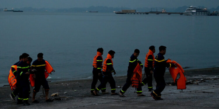 Al menos 76 migrantes muertos y varios desaparecidos en un naufragio en Yemen