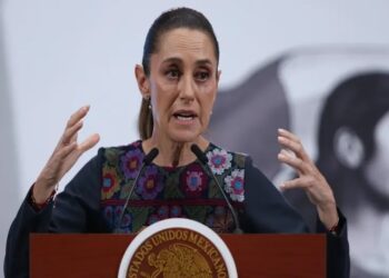 Sheinbaum pide revisar normas de transporte de materiales tras explosión de pipa en Iztapalapa