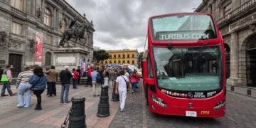 Turibús recorre ruta de desastre del sismo de 1985 en CDMX