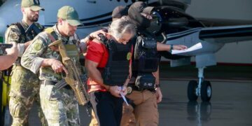 Vuelo que traslada a Hernán Bermúdez a México hace escala en Colombia antes de llegar a Chiapas