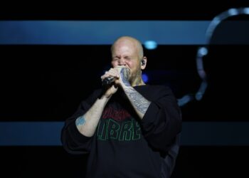 Con mensaje y ritmo, Residente enciende el corazón de la CDMX