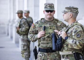 Trump amenaza con enviar tropas a Chicago y expertos advierten sobre un «abuso de poder»