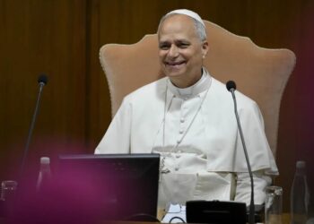 El papa León XIV defiende que los abusos en la Iglesia «no pueden meterse en un cajón»