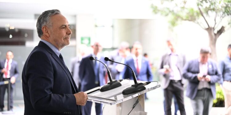 Diputados impulsan propuesta para que FGR cree comisión contra huachicol fiscal