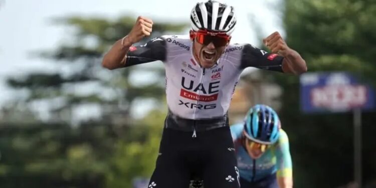 Isaac del Toro cierra una semana exitosa con victoria en el Trofeo Matteotti 2025