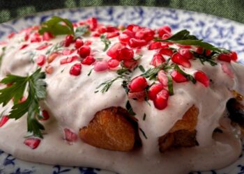 Chef José Sanchéz de Chapulín celebra septiembre con chile en nogada y helado de nogada