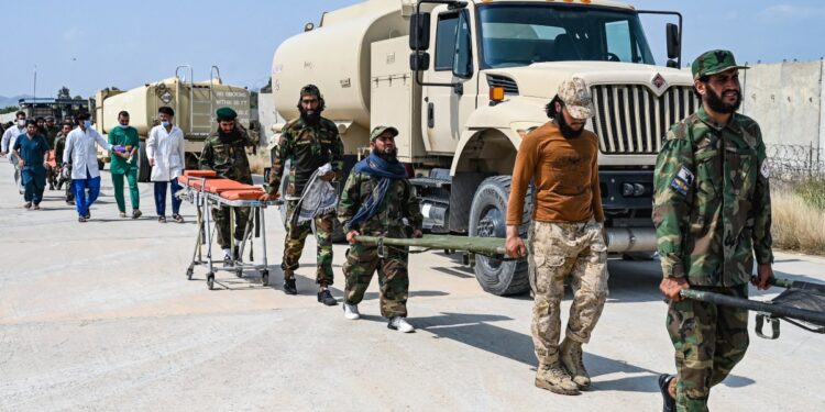 Con ayuda de organismos internacionales, Afganistán comienza rescate masivo tras sismos