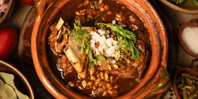 Mole de caderas: tradición viva que une a Oaxaca y Puebla