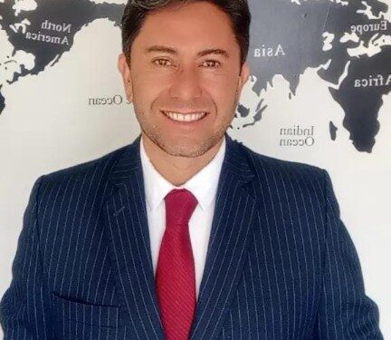 Estratega colombiano propone fortalecer el emprendimiento con menos impuestos, más eficiencia y cero corrupción