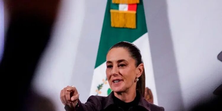 Plantea Sheinbaum a diputados federales corrección a Ley de Amparo