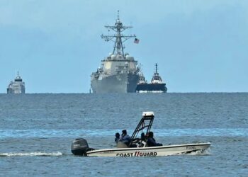 Buque de EU llega a Trinidad y Tobago, frente a Venezuela