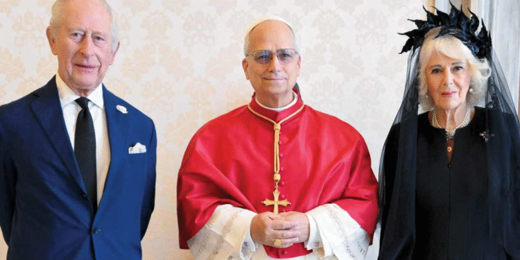 El Rey Carlos III y el Papa León XIV hacen historia, rezan juntos en el Vaticano