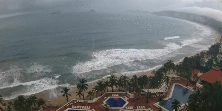 Prevén que Raymond toque tierra en Baja California Sur en las próximas horas