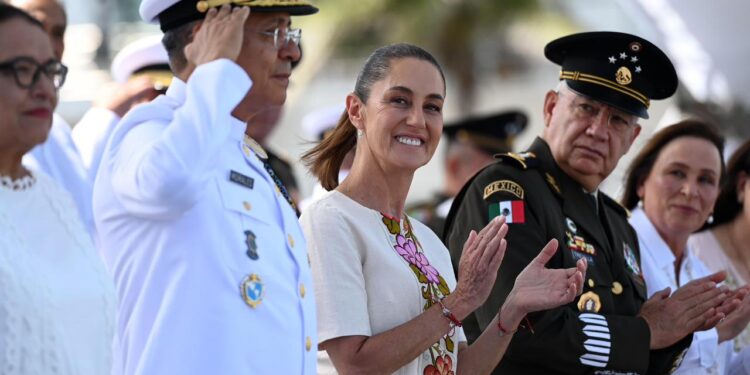 Claudia Sheinbaum destaca que la soberanía se defiende día a día en el 204 aniversario de la Armada de México
