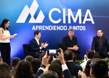 Arturo Elías Ayub en panel de CIMA: “La suerte te la generas”