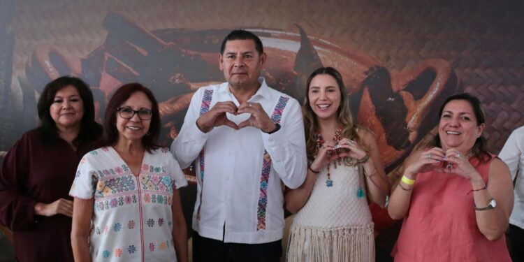 La secretaria de desarrollo Turistico de puebla, Inauguran la Temporada de Mole de Caderas 2025 en Tehuacán
