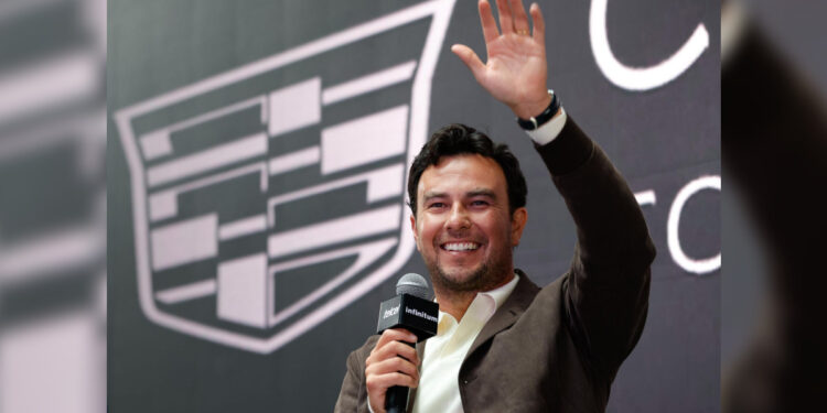 Checo Pérez adelanta de qué color será su casco en Cadillac para 2026: ¿será negro o dorado?