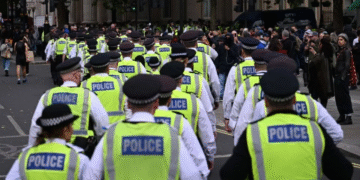 Detienen en Londres a tres hombres como sospechosos de espiar para Rusia