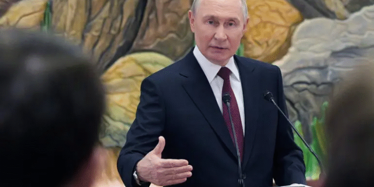 Rusia parará los combates si Ucrania se retira, afirma Putin