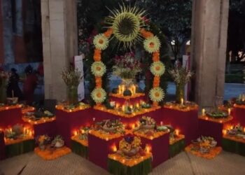 Sheinbaum presume ofrenda de Muertos en Palacio Nacional