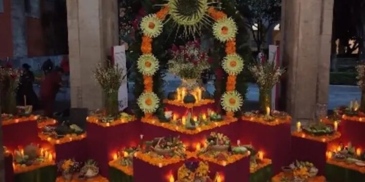 Sheinbaum presume ofrenda de Muertos en Palacio Nacional