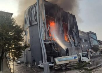 Incendio en un depósito de perfumes en Turquía deja al menos 6 muertos