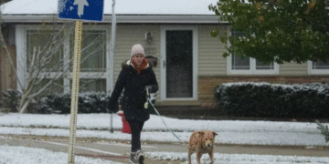 Primeras nevadas en EU ponen en alerta hasta 14 estados por bajas temperaturas