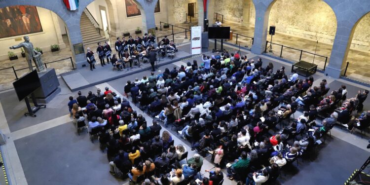 Cuerdas, voces y sueños animan la Casona de Xicoténcatl con un concierto del Grupo Musical “La Trova”