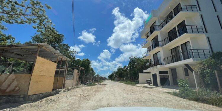 Tulum está en riesgo por invasiones en vía pública