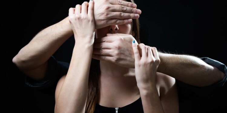 Violencia sexual y coerción reproductiva afectan a mujeres mexicanas