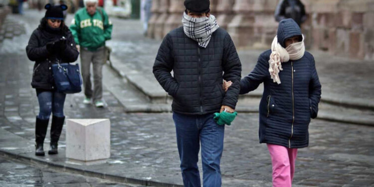 Se intensifica lluvia y frío a lo largo del país para este lunes tras frente frío 13