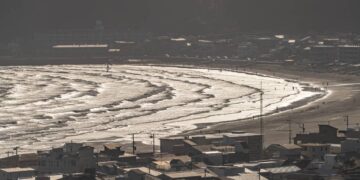 Japón registra pequeños tsunamis en la costa noreste tras un sismo en el mar