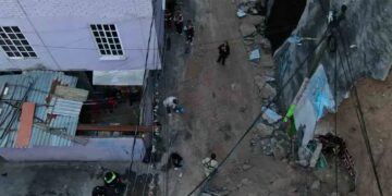 Deslizamiento de tierra en Álvaro Obregón deja cuatro viviendas dañadas y 15 evacuados