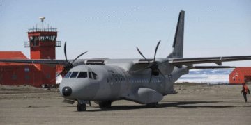 Aumentan a cinco las víctimas mortales por percance de aeronave de la Marina en Galveston, Texas; hay una persona desaparecida