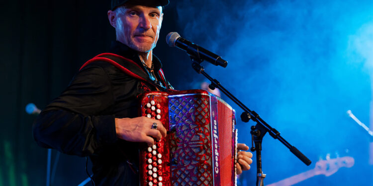 Oleg Skrypka y Vopli Vidopliassova unen a México y Ucrania en un concierto solidario con causa humanitaria