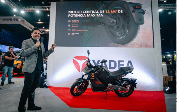 YADEA da a conocer su motocicleta eléctrica insignia Keeness en EXPO MOTO CDMX