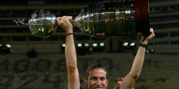 Flamengo cumple capricho y renueva a Filipe Luís