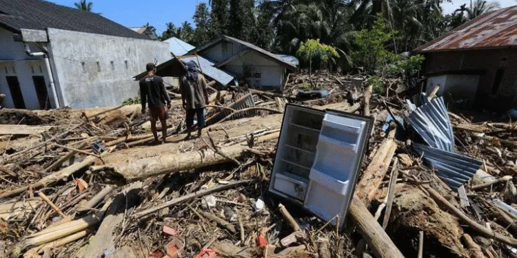 Inundaciones dejan más de mil 100 muertos en Indonesia, Sri Lanka y Tailandia