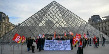 Louvre no abre sus puertas: huelga obliga al cierre del museo más visitado del mundo