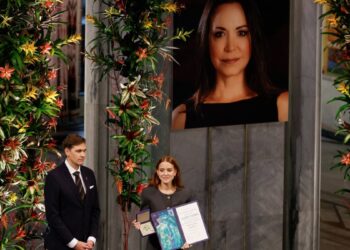 Entregan Nobel de la Paz sin María Corina Machado; su hija lo recibe