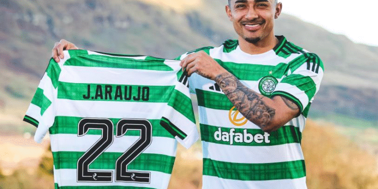 Julián Araujo es nuevo futbolista del Celtic