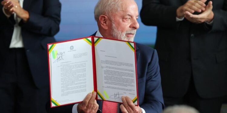 Lula da Silva veta ley que reduciría pena de prisión de Jair Bolsonaro