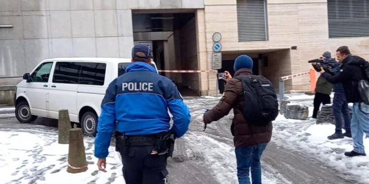 Detenido copropietario de bar que se incendió en Suiza; fue puesto en prisión preventiva