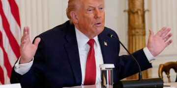 Trump amenaza con aranceles a países que no respalden sus planes para Groenlandia